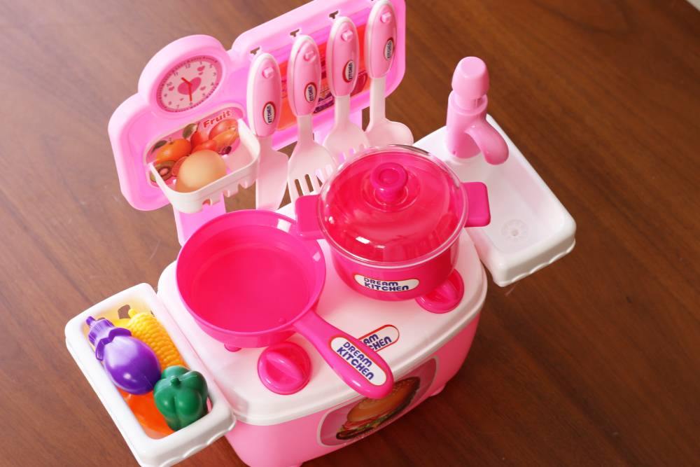 Toy kitchen