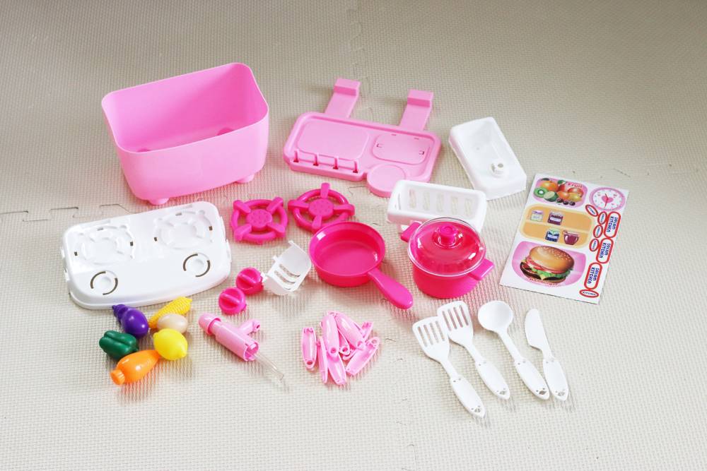 Toy kitchen contents